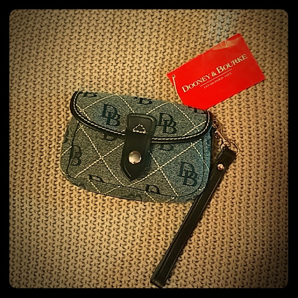 Dooney & Bourke wristlet
